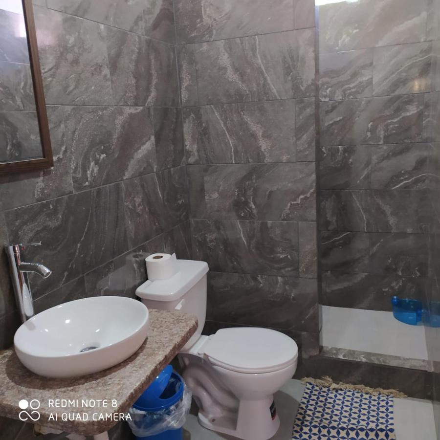 Hostal Monte Libano Пуэрто-Лопес Экстерьер фото